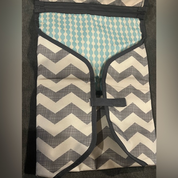 Skip Hop - Portable Changing Pad Pronto Clutch Baby / Infant Diaper Wipes Holder - Picture 9 of 13